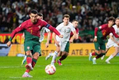 La inesperada reacci&oacute;n de CR7 tras ser 'banqueado' en el Mundial con Portugal