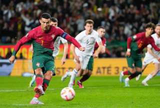 La inesperada reacci&oacute;n de CR7 tras ser 'banqueado' en el Mundial con Portugal