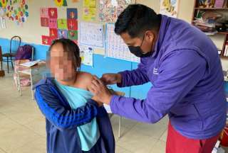 Vacunan casa por casa para prevenir enfermedades en ni&ntilde;os de S&iacute;gsig