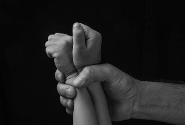 Detienen a una pareja que pretend&iacute;a vender a sus hijas