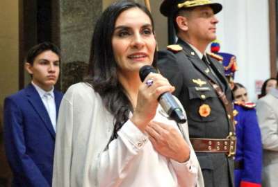 En rueda de prensa, la vicepresidenta Ver&oacute;nica Abad indic&oacute; que cumplir&aacute; con la designaci&oacute;n hecha por el presidente Daniel Noboa en Israel.