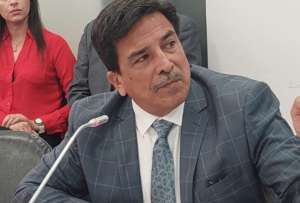 Oswaldo Rosero no continuar&aacute; al mando de la Flota Petrolera del Ecuador.