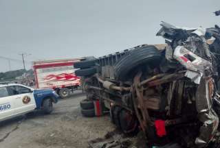 Choque entre autob&uacute;s y cami&oacute;n deja personas heridas en cant&oacute;n Santa Luc&iacute;a
