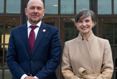 Gian Carlo Loffredo, ministro de Defensa, junto a Jana Nelson, subsecretaria adjunta de Defensa de Estados Unidos.