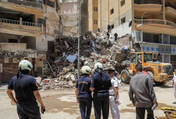 Al menos cuatro heridos tras el derrumbe de un edificio de 13 pisos en Alejandr&iacute;a