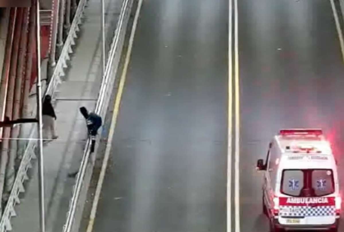 La se&ntilde;ora fue auxiliada por personal de una ambulancia