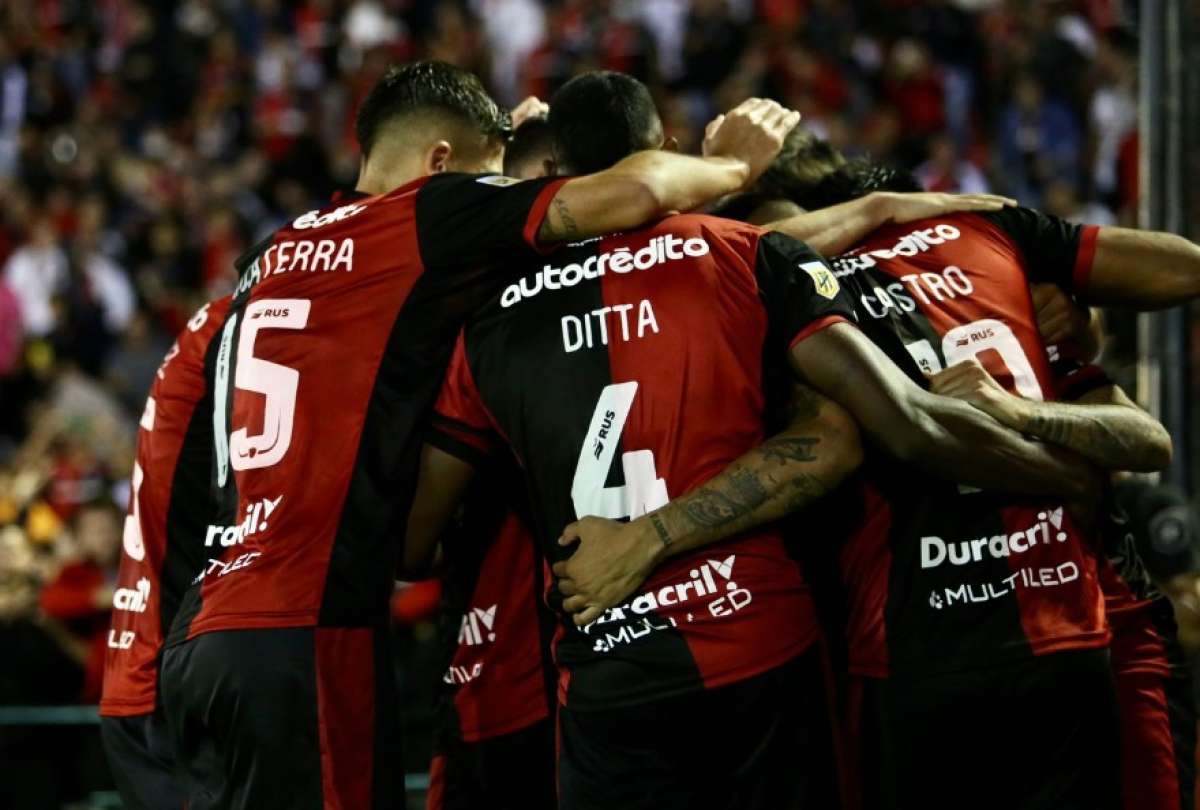 Djorkaeff Reasco marc&oacute; su primer gol en Argentina