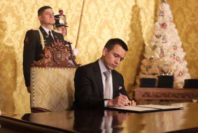 El presidente Daniel Noboa firm&oacute; el decreto para derogar la tabla de consumo de drogas. 