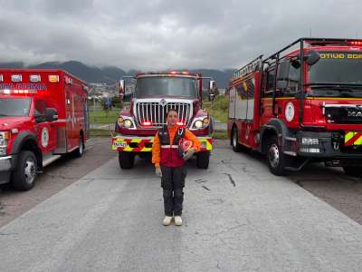 Mujeres bomberas de Quito realizaron una demostraci&oacute;n de su trabajo por el D&iacute;a Internacional de la Mujer