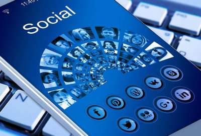 Facebook tuvo un problema que exhibi&oacute; a los curiosos