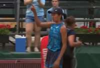 Tenis: Zhang Shuai se retir&oacute; de su partido luego de que su oponente borrara una marca de la pelota