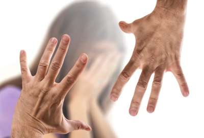 Detienen a un hombre que agredi&oacute; a su pareja en medio de una transmisi&oacute;n en vivo