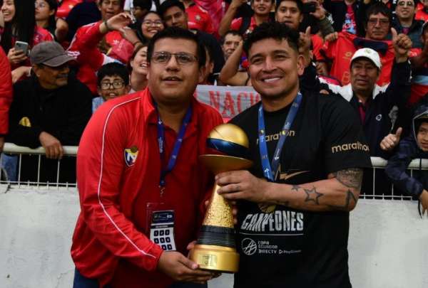 Mario Pineida volvi&oacute; a cargarse con los hinchas de Liga de Quito