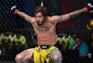 'Chito' Vera llega a Abu Dhabi para su pelea de la UFC