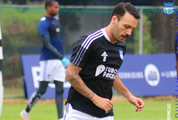 Esteban Dreer cuestion&oacute; a Sebasti&aacute;n Rodr&iacute;guez por llegar tarde a la pretemporada de Emelec