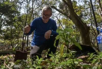 A sus 73 a&ntilde;os, este ejecutivo retirado plant&oacute; m&aacute;s de 40.000 &aacute;rboles en la ciudad, creando el primer parque lineal de S&atilde;o Paulo.