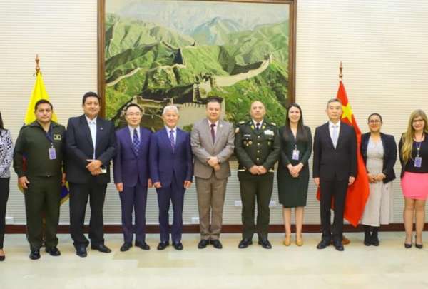 China don&oacute; sistemas de ciber seguridad a la polic&iacute;a de Ecuador