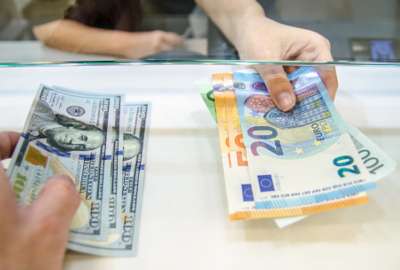 El d&oacute;lar consolida su cambio por encima del euro
