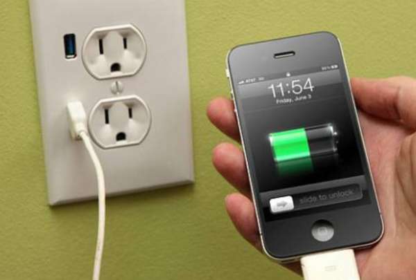 Brasil: Ni&ntilde;a falleci&oacute; tras sufrir descarga el&eacute;ctrica mientras usaba su celular conectado a enchufe