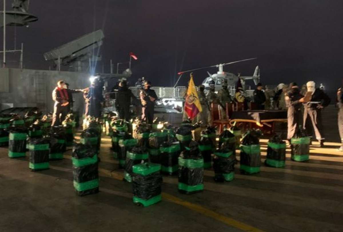 Una tonelada y media de droga fue decomisada frente a las costas de Esmeraldas y Manabí. 