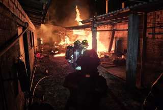 Incendio en bodega del sur de Cuenca fue controlado