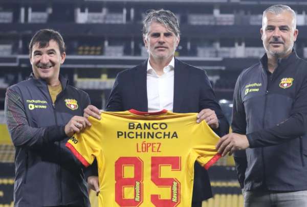 Alejandro Valenzuela (izquierda) tambi&eacute;n sali&oacute; de Barcelona Sporting Club
