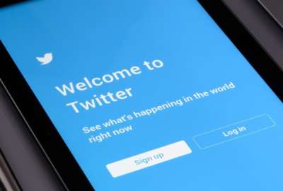 Elon Musk compr&oacute; a Twitter