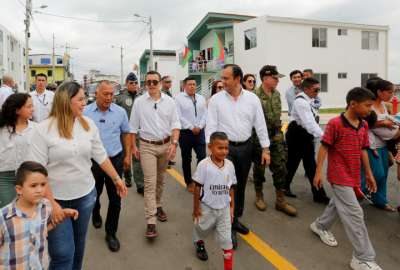 El presidente Daniel Noboa entreg&oacute; viviendas en El Oro. 