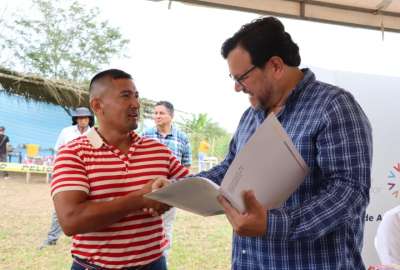 Ministerio de Agricultura adjudica tierras a organizaciones de Esmeraldas luego de m&aacute;s de 30 a&ntilde;os