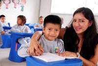 El Ministerio de Educación, Deportes y Cultura anunció la incorporación de 2.805 nuevos profesionales, con una inversión de USD 12 millones.