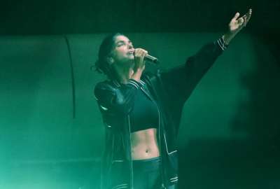 Ana B&aacute;rbara se cay&oacute; en pleno concierto en M&eacute;xico