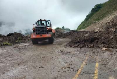 Un deslizamiento de tierra arrastr&oacute; a dos buses interprovinciales