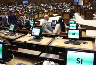 Asamblea continuar&aacute; con juicio pol&iacute;tico contra exministra de Energ&iacute;a