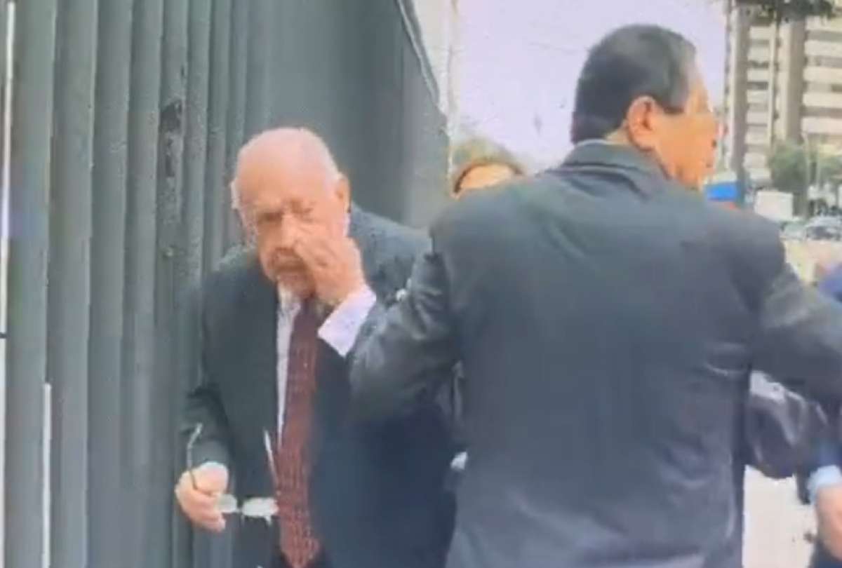 Juan Falconí Puig fue gredido al ingreso del concurso para Contralor.