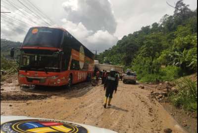 La v&iacute;a Al&oacute;ag-Santo Domingo colaps&oacute; por los deslizamientos de tierra
