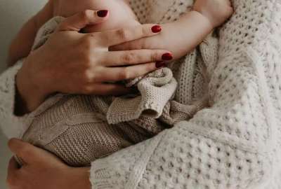 La medida permite que los ni&ntilde;os en familias monoparentales reciban el mismo tiempo de cuidado que aquellos en familias con dos progenitores.