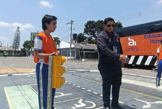 En Guayaquil, estudiantes aprenden sobre educaci&oacute;n y seguridad vial