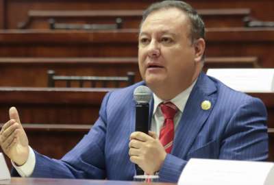 El ministro Juan Zapata confirm&oacute; que dos agentes resultaron heridos por criminales, poco despu&eacute;s de la liberaci&oacute;n de 'Alias Junior'.