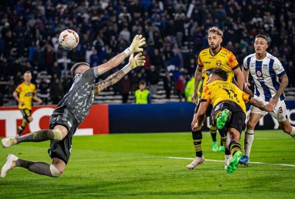 Barcelona volvi&oacute; a perder en Argentina