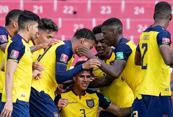 Gonzalo Plata disfrut&oacute; con Piero Hincapi&eacute; luego del empate frente a Brasil