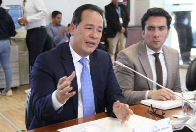 Henry Cucal&oacute;n se refiri&oacute; a la disoluci&oacute;n de la Asamblea 