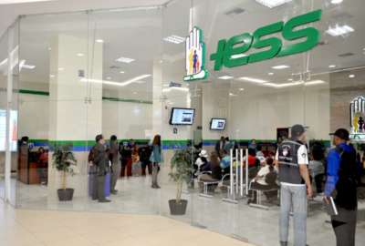 Estas son las propuestas para mejorar la situaci&oacute;n del IESS. Se barajan afiliaciones a menor edad. 