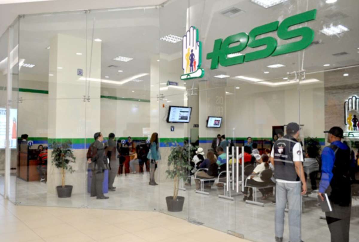 Estas son las propuestas para mejorar la situación del IESS. Se barajan afiliaciones a menor edad. 