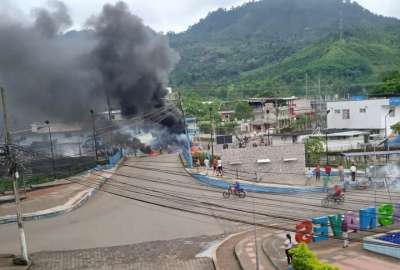 Dos detenidos tras incendiar una UPC en Bol&iacute;var por protesta antiminera