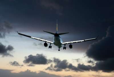 Polic&iacute;a encontr&oacute; un cad&aacute;ver en el tren de aterrizaje de un avi&oacute;n que lleg&oacute; a Londres