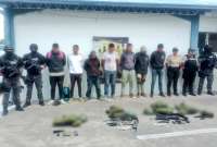 Policía Nacional detuvo a cuatro militares en un operativo contra la minería ilegal en Imbabura.