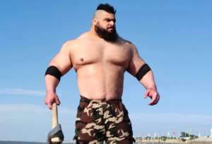 El Hulk Iran&iacute; result&oacute; humillado en su primera pelea de box