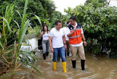 Daniel Noboa tambi&eacute;n dio asistencia a los damnificados
