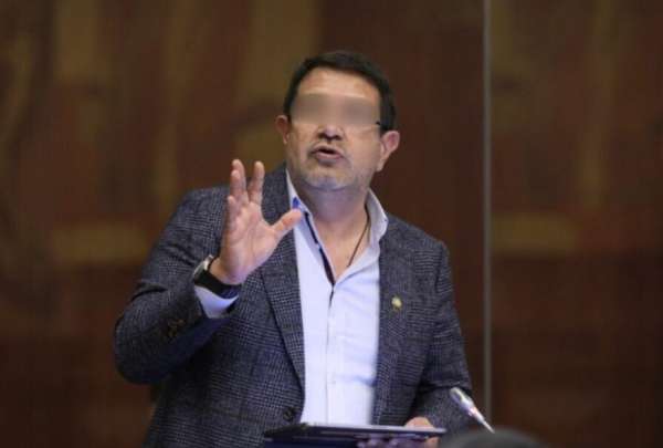 El legislador Santiago D.A. se entreg&oacute; a las autoridades, en medio de una investigaci&oacute;n por supuesta violaci&oacute;n.