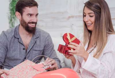 Regalos costosos y exc&eacute;ntricos regalaron los famosos a sus parejas por San Valent&iacute;n